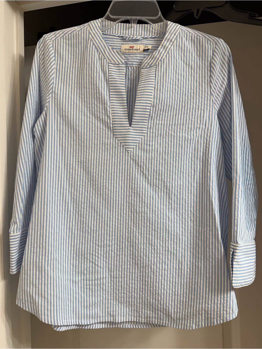 Vineyard Vines Blue and White Striped Casual vneck Shirt 3/4 sleeve